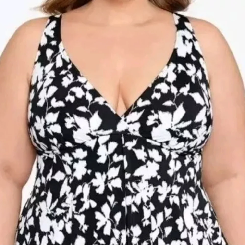 Swim Solutions Fly Away Tummy Control Swim Dress Woman Plus 18W Wireless New - Picture 2 of 12